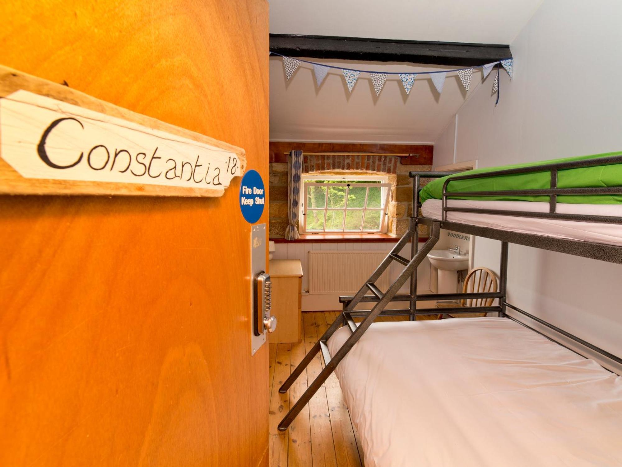 Yha Boggle Hole Hostel Fylingthorpe Exterior photo